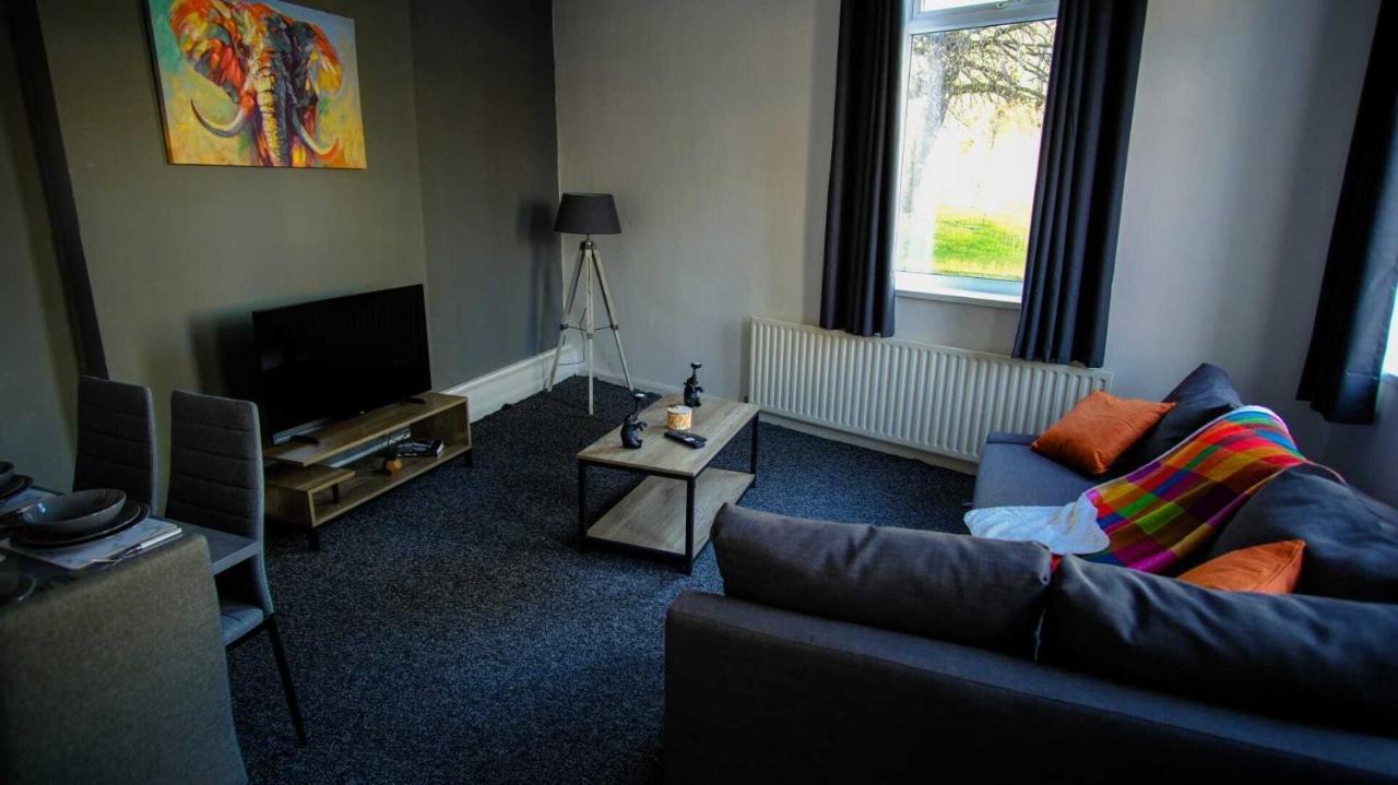 Large Ground Floor Apartment - South Shields - 3 Minutes From South Tyneside Hospital, 8 Minutes From Beach 외부 사진