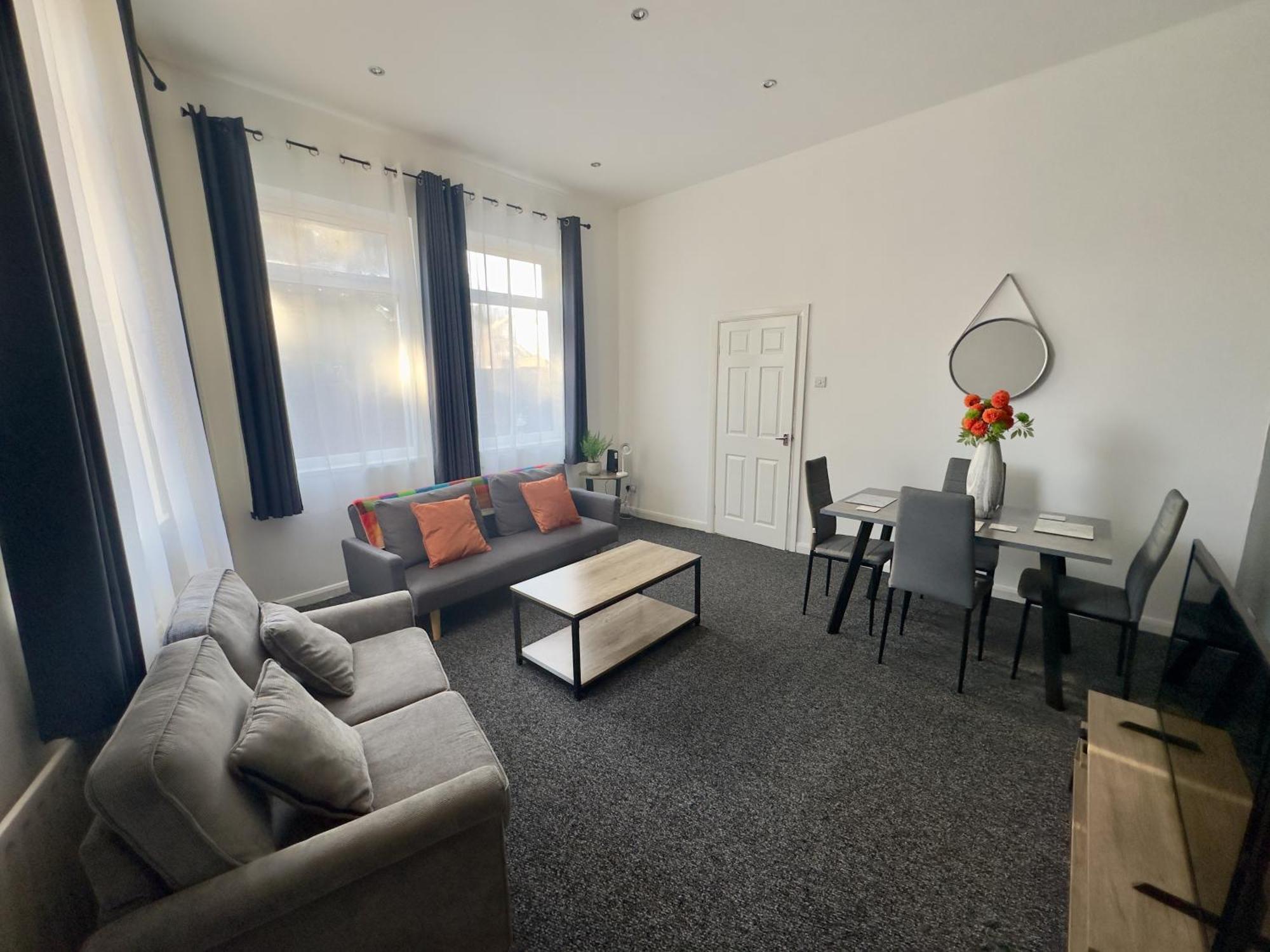 Large Ground Floor Apartment - South Shields - 3 Minutes From South Tyneside Hospital, 8 Minutes From Beach 외부 사진